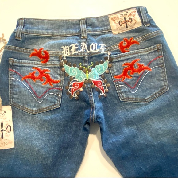 🛍️ BNWT Gorgeous PEACE Butterfly Embroidered Back Juniors Jeans - Size 5 - Picture 1 of 6